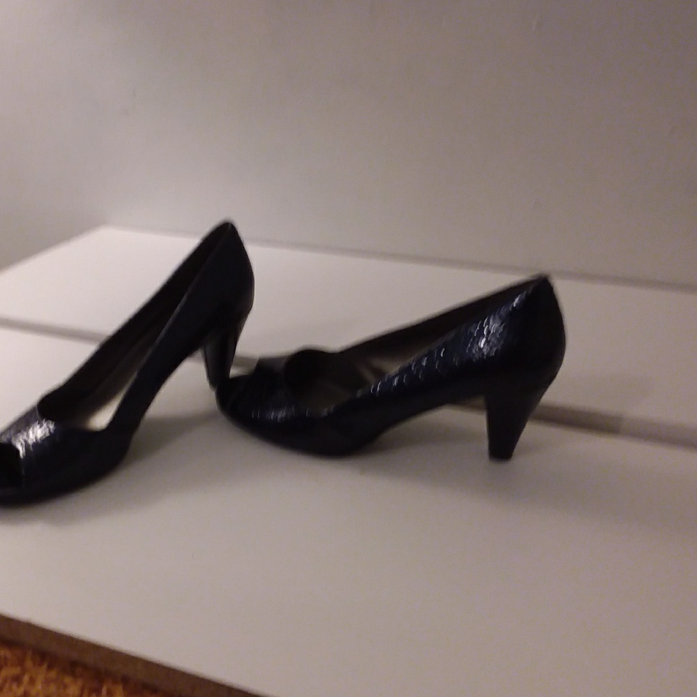 Womens Heels - Picture 2 of 4